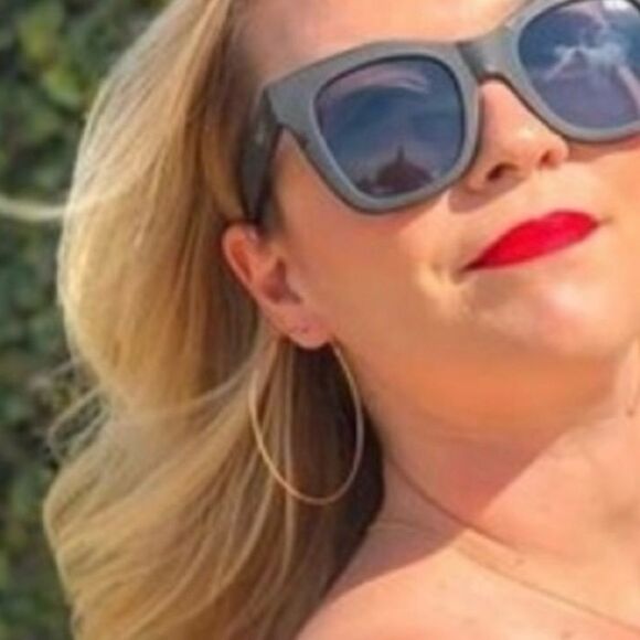 Stella & Dot Gold Hammered Wire Hoop Earrings Large EUC - Picture 4 of 10